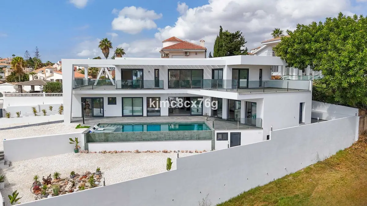 Detached Villa for sale in El Faro — photo 1