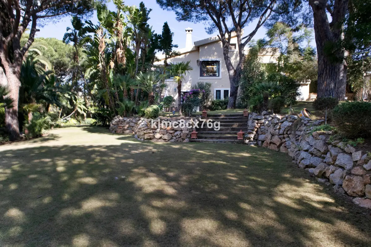 Detached Villa for sale in Calahonda — photo 1