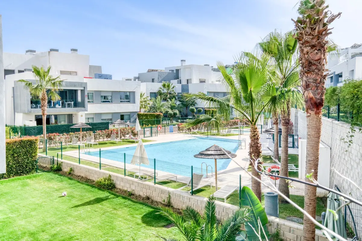 Middle Floor Apartment for sale in Estepona — photo 1