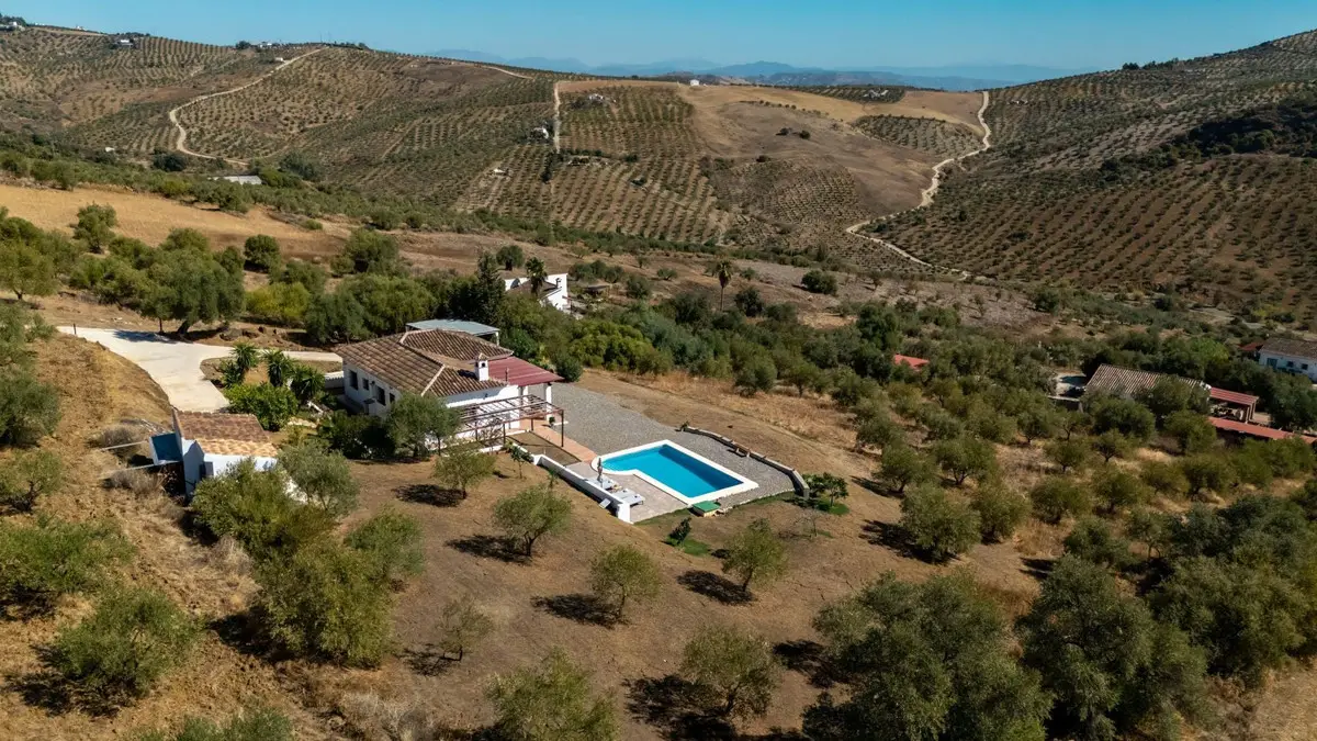 Finca - Cortijo for sale in Tolox — photo 1