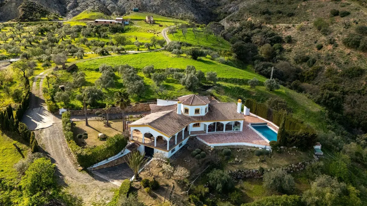 Finca - Cortijo for sale in Casarabonela — photo 1