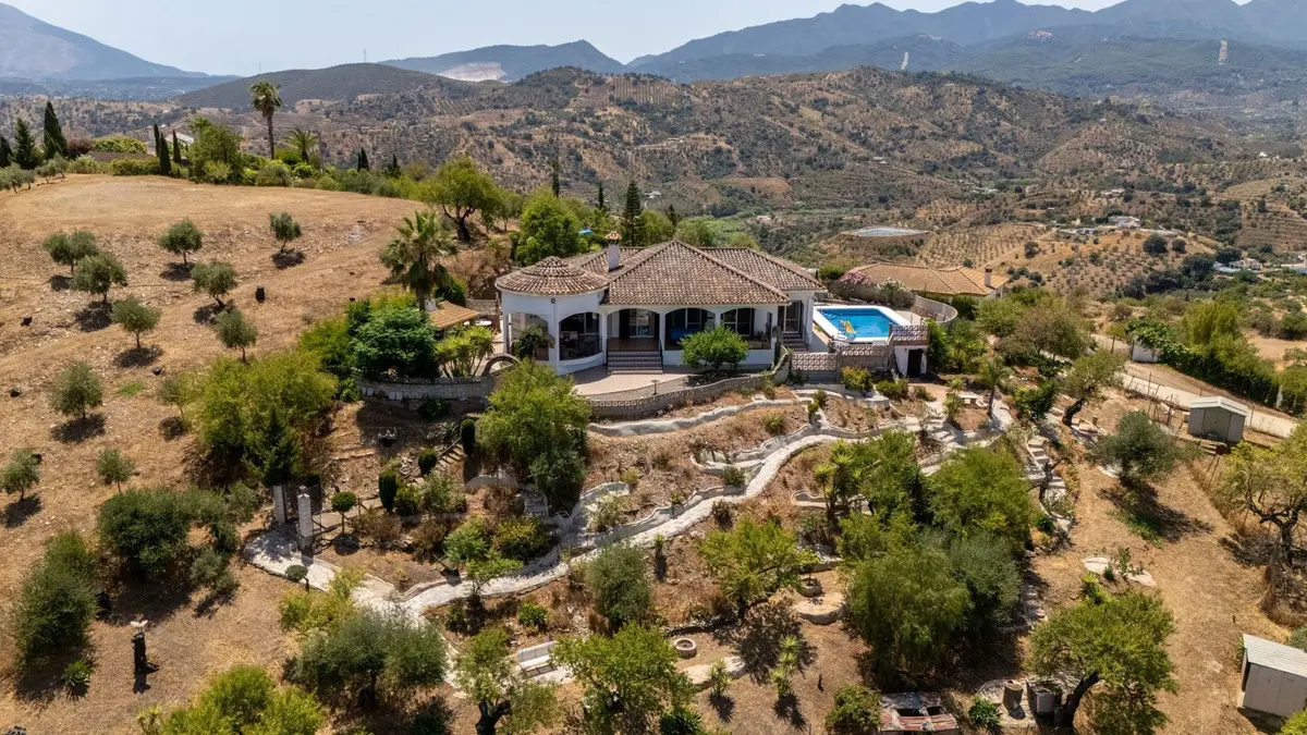 Finca - Cortijo for sale in Guaro — photo 1