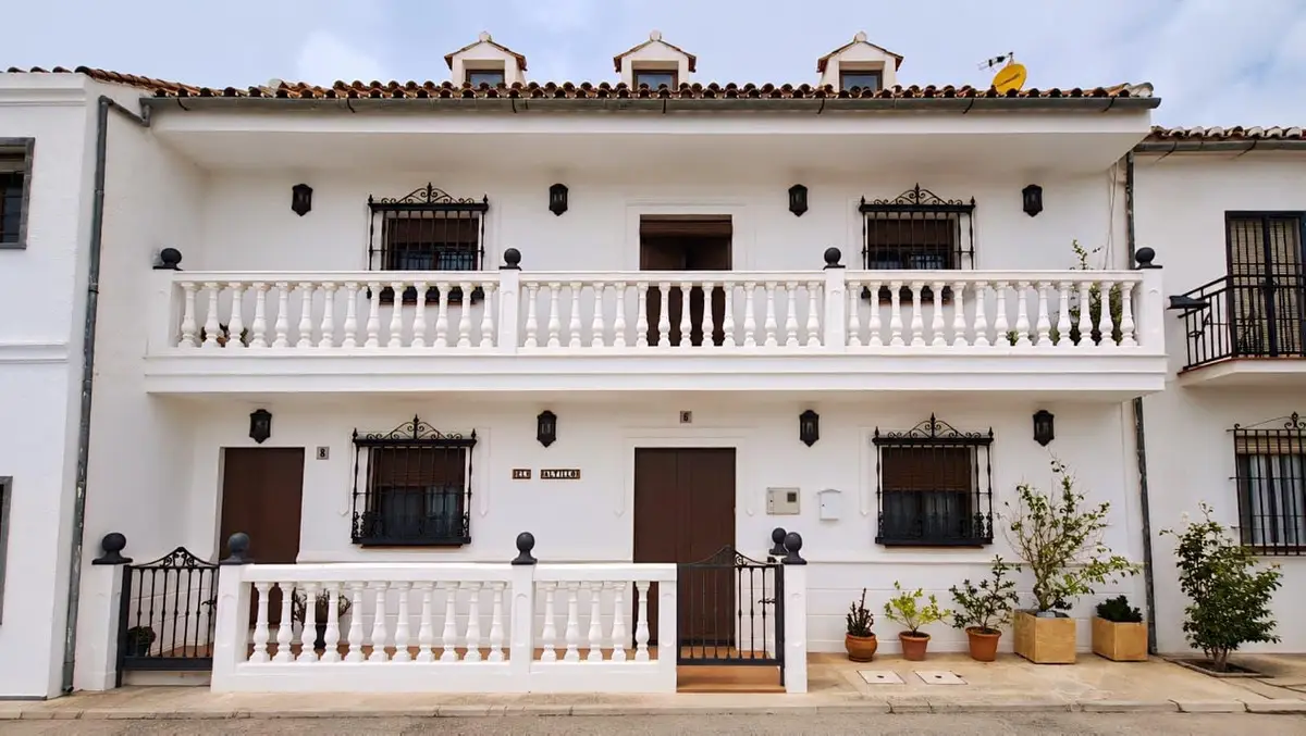 Townhouse for sale in Ronda — photo 1