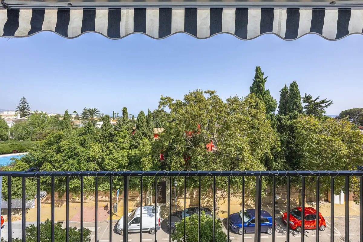 Middle Floor Apartment for sale in Marbella — photo 1