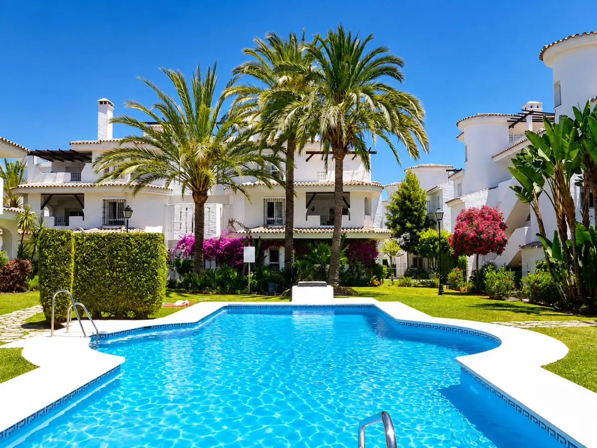 Middle Floor Apartment for sale in Nueva Andalucía — photo 1