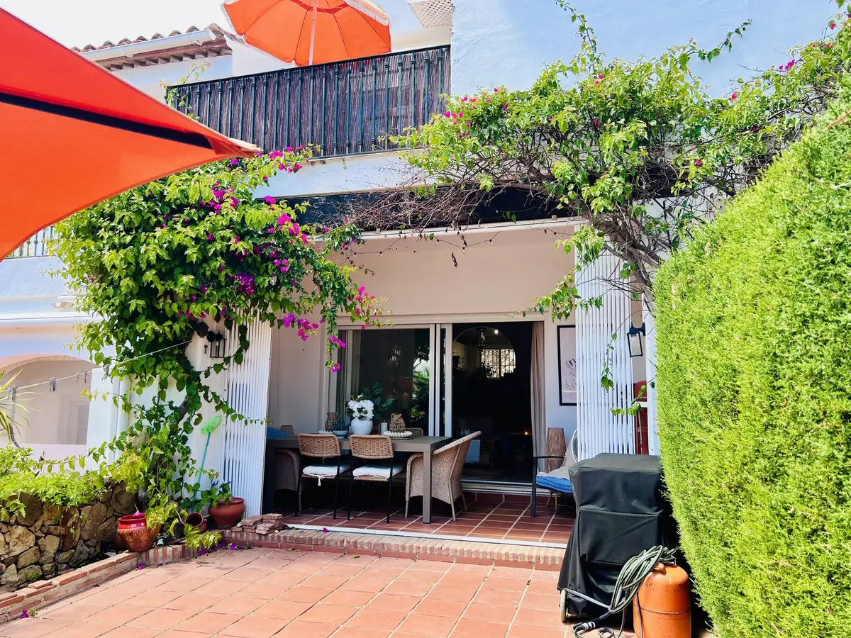 Townhouse for sale in El Paraiso — photo 1