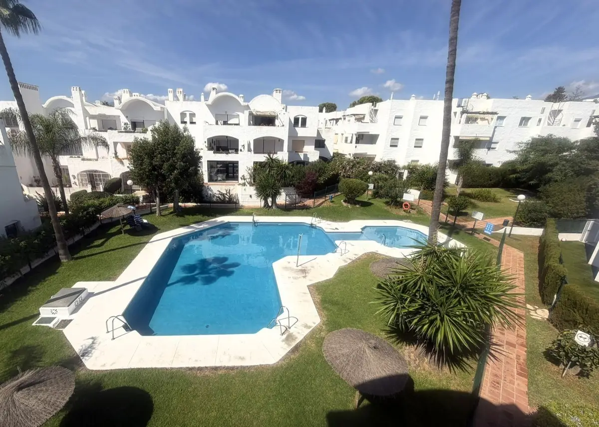 Top Floor Apartment for sale in El Paraiso — photo 1