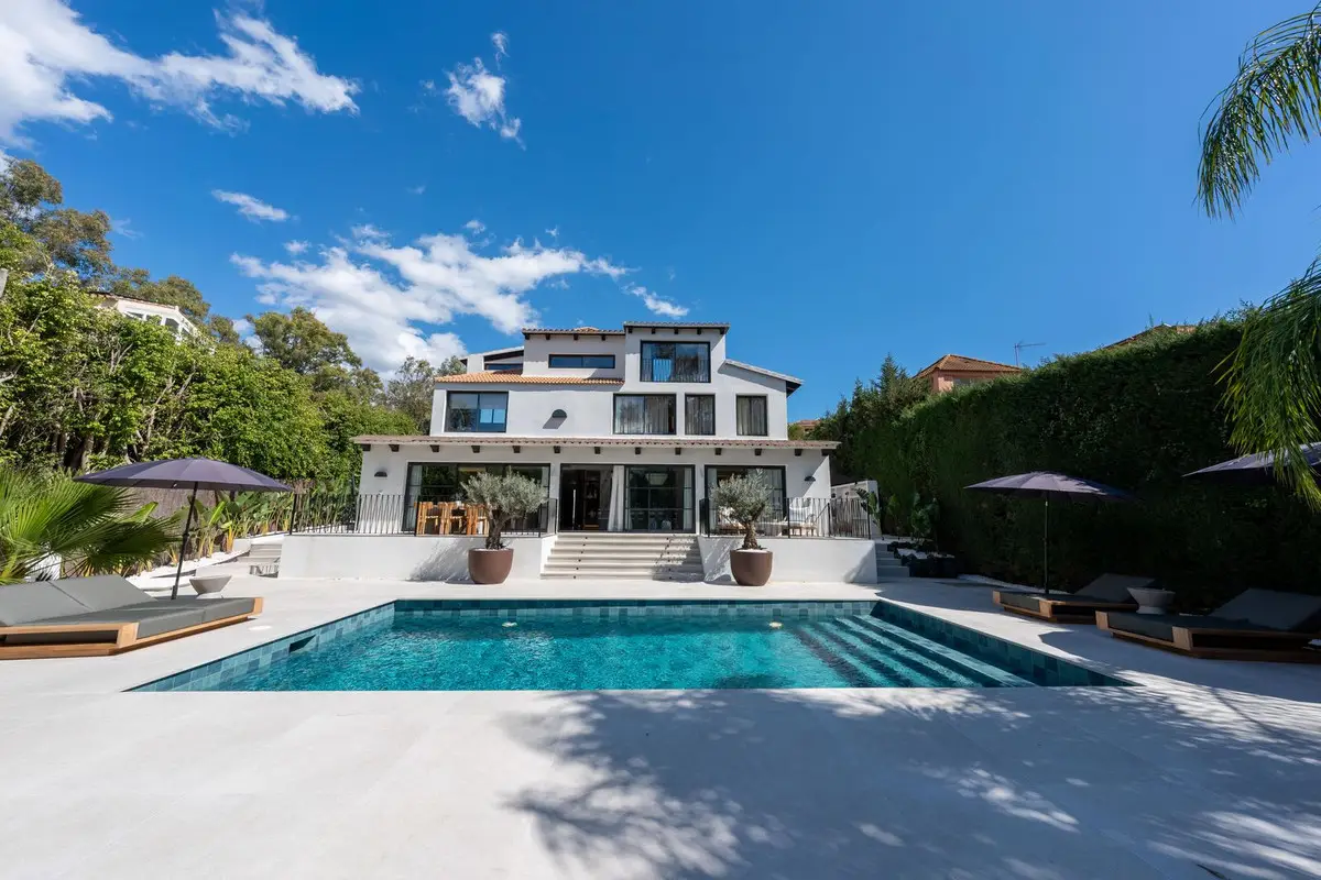 Detached Villa for sale in Nueva Andalucía — photo 1