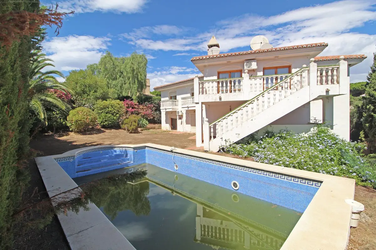 Detached Villa for sale in Calahonda — photo 1