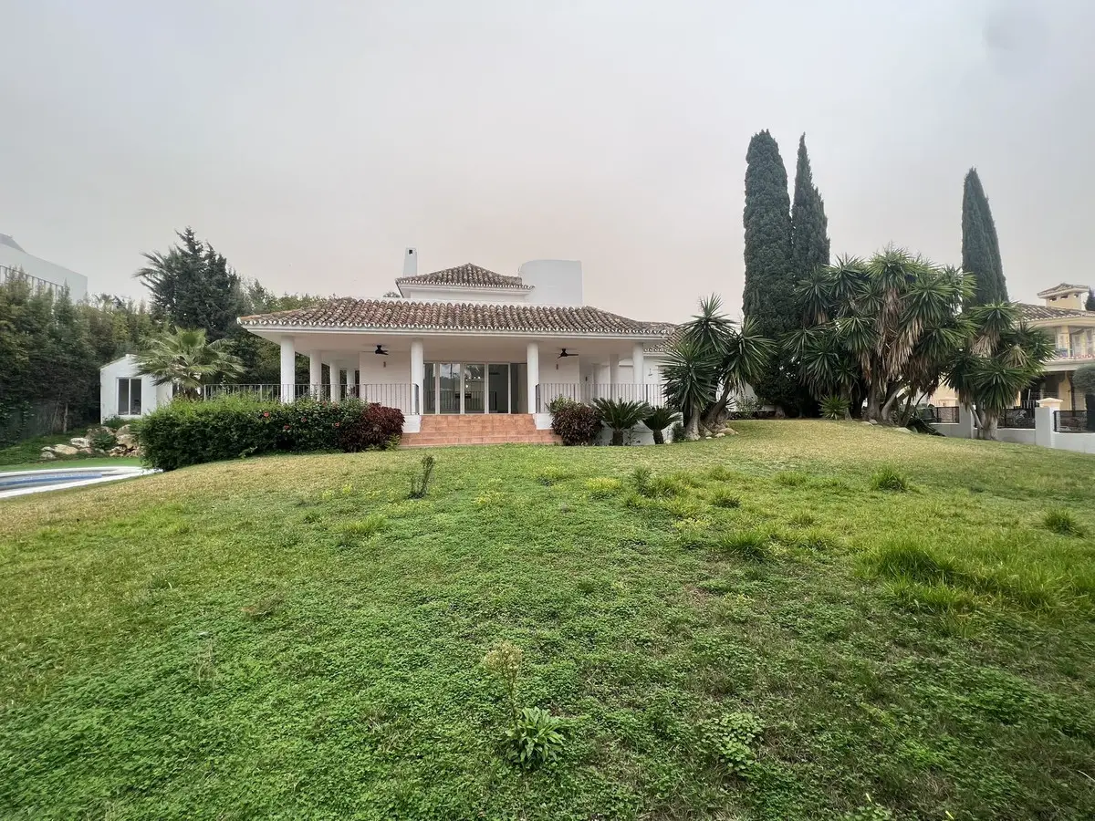 Detached Villa for sale in Nueva Andalucía — photo 1