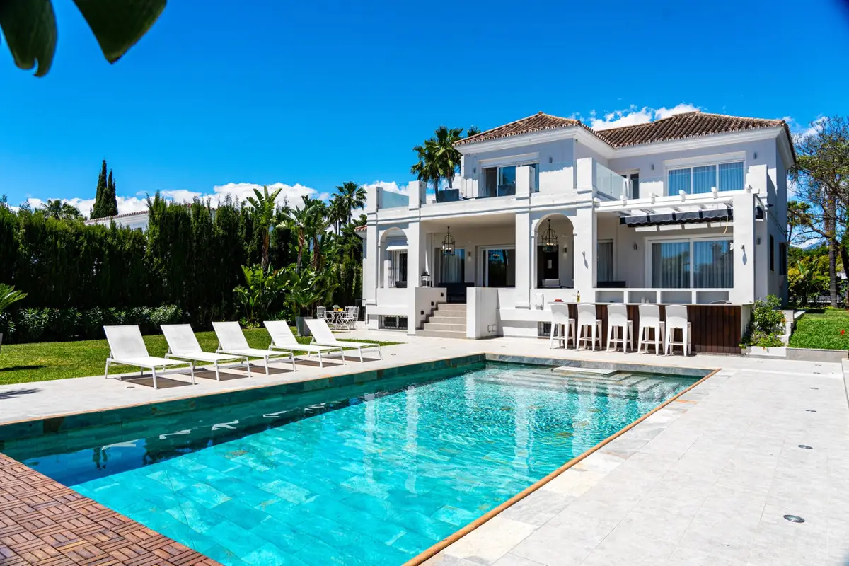 Detached Villa for sale in Nueva Andalucía — photo 1