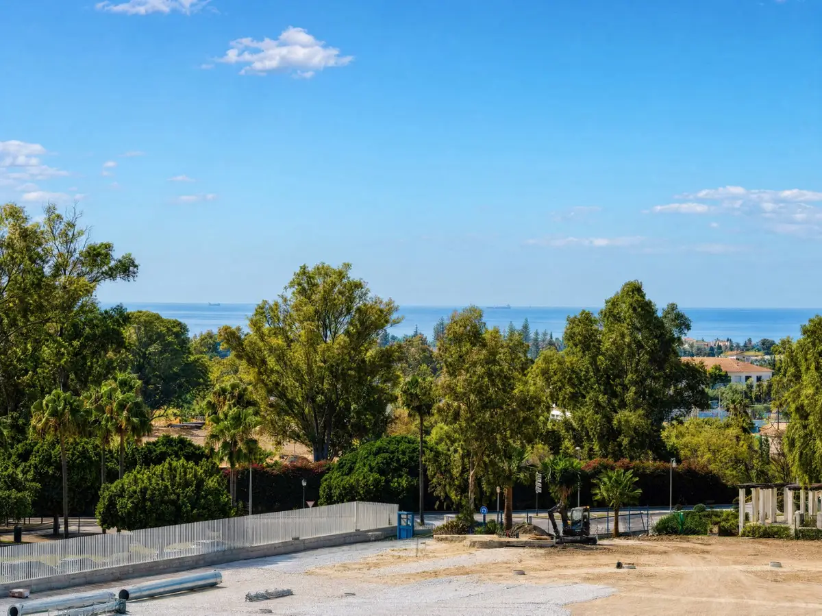 Middle Floor Apartment for sale in Nueva Andalucía — photo 1