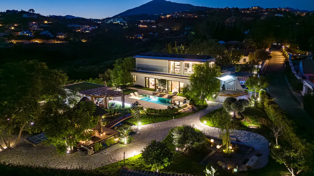 Detached Villa for sale in Benahavís — photo 1