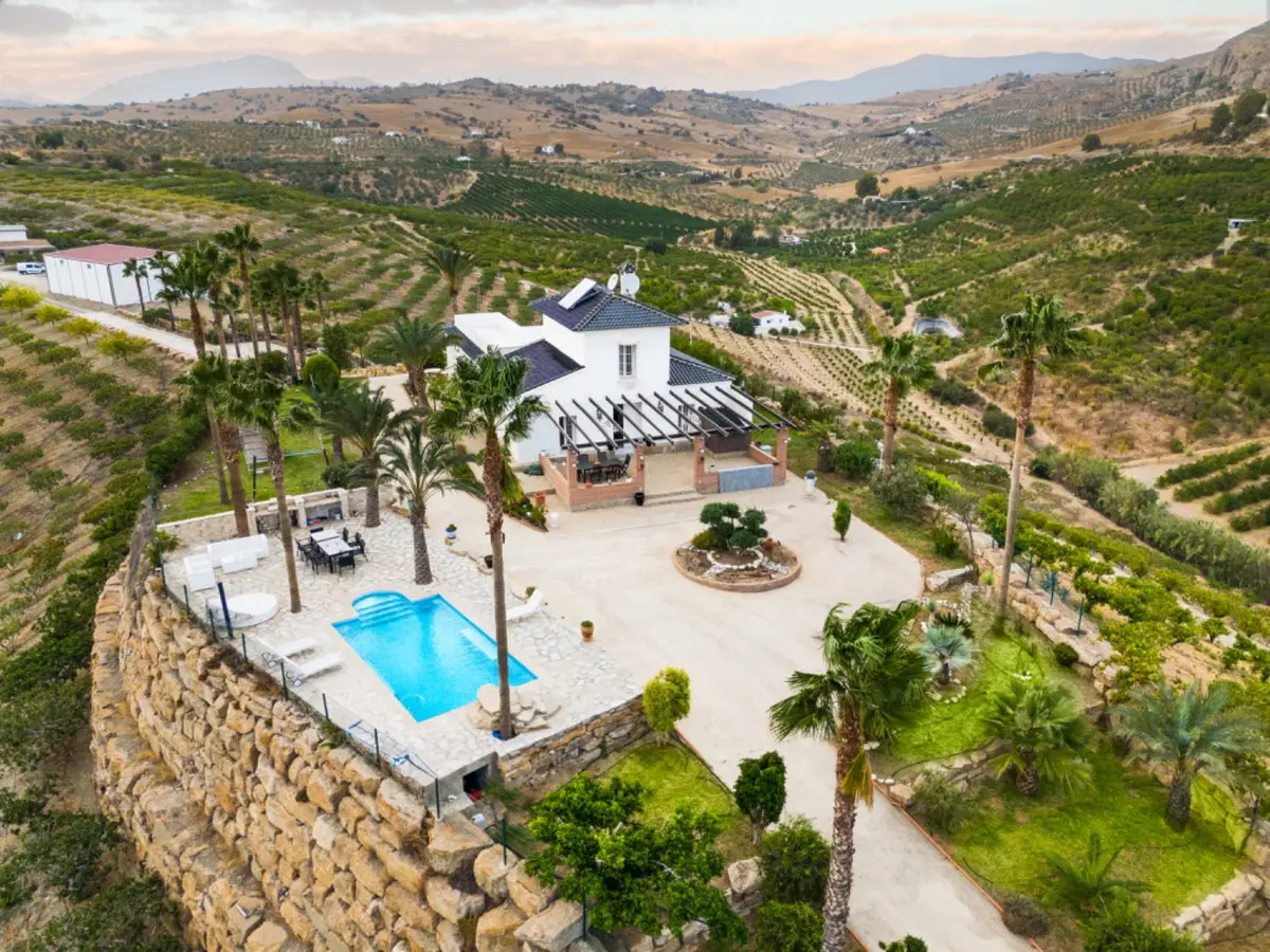 Finca - Cortijo for sale in Pizarra — photo 1