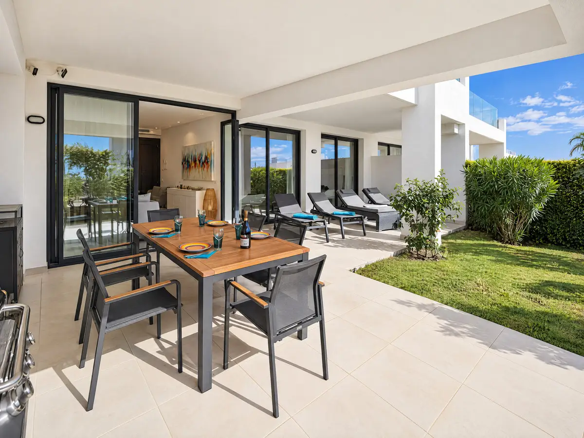 Middle Floor Apartment for sale in Estepona — photo 1