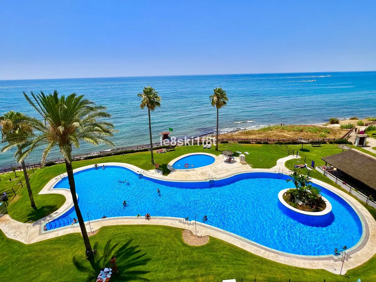 Middle Floor Apartment for sale in Calahonda — photo 1