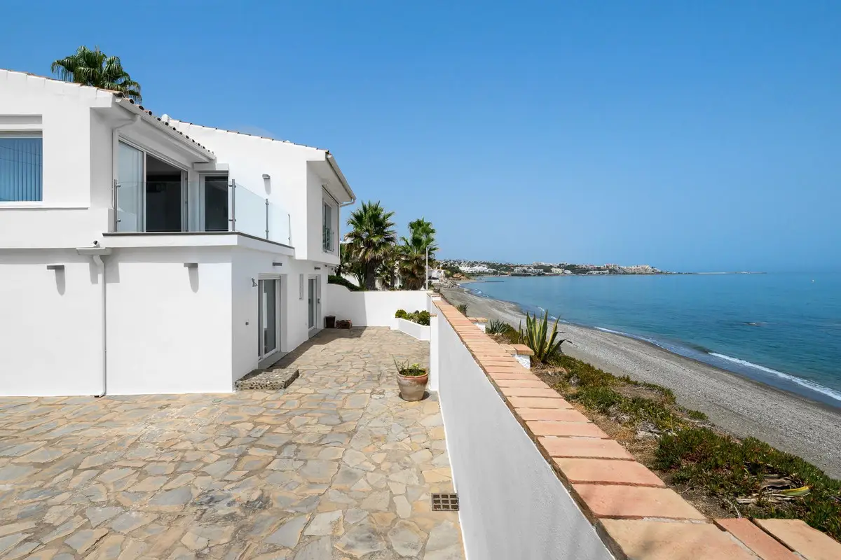 Detached Villa for sale in Estepona — photo 1