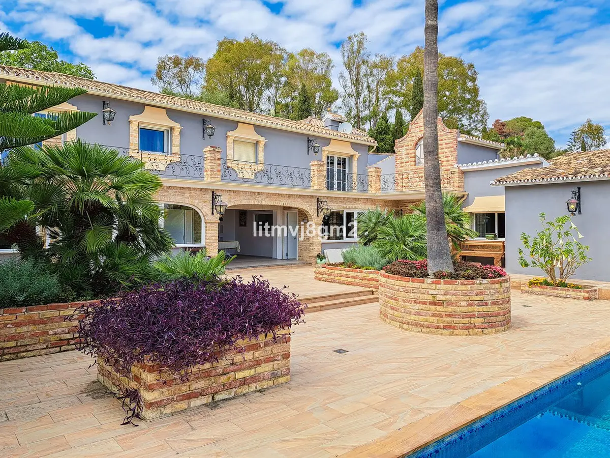 Detached Villa for sale in Benahavís — photo 1