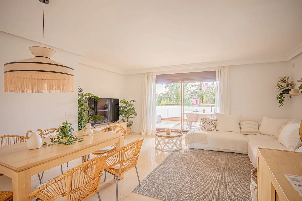 Middle Floor Apartment for sale in Estepona — photo 1