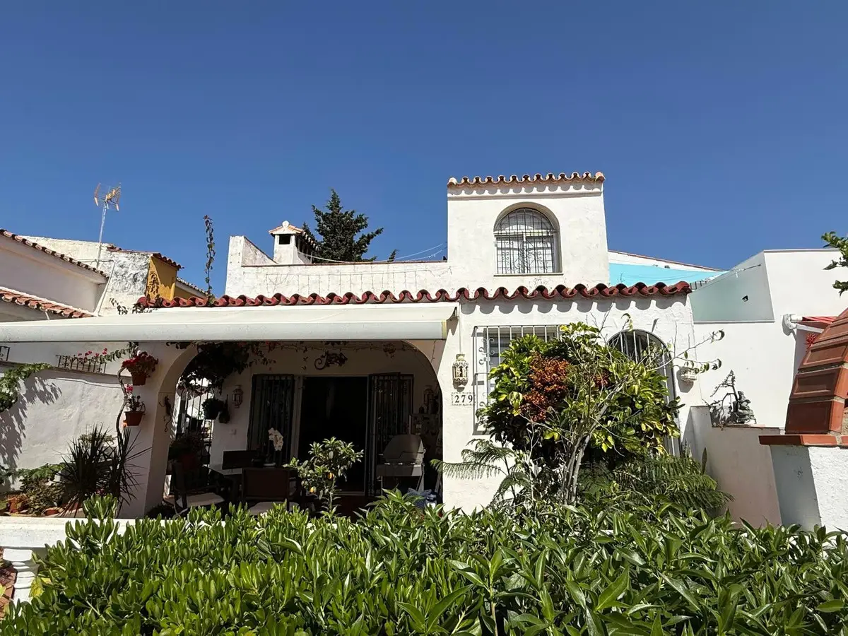 Semi-Detached House for sale in Manilva — photo 1