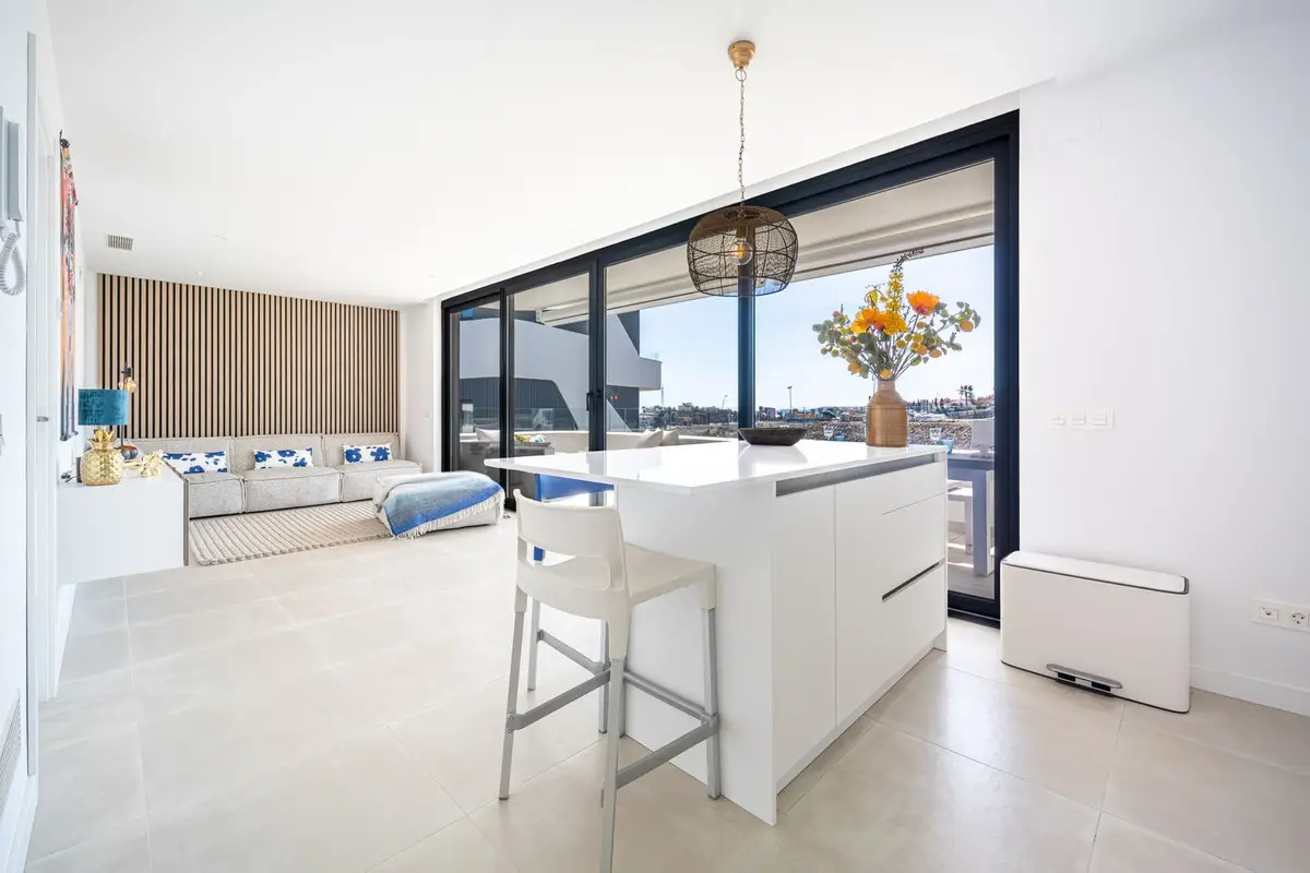 Middle Floor Apartment for sale in Fuengirola — photo 1