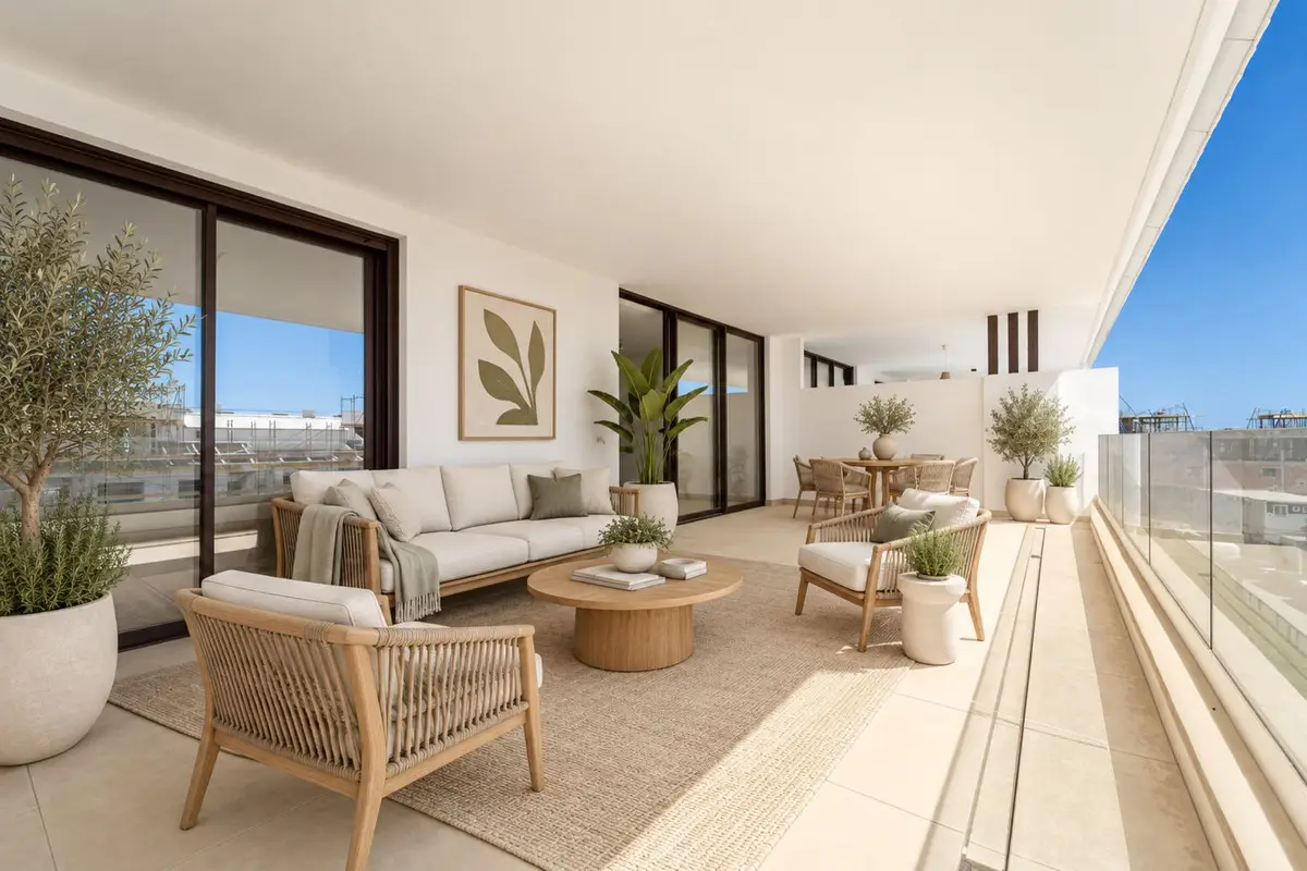Middle Floor Apartment for sale in Fuengirola — photo 1