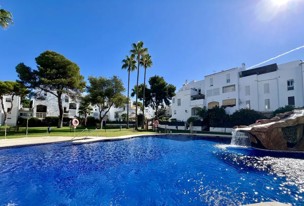 Top Floor Apartment for sale in Elviria — photo 1