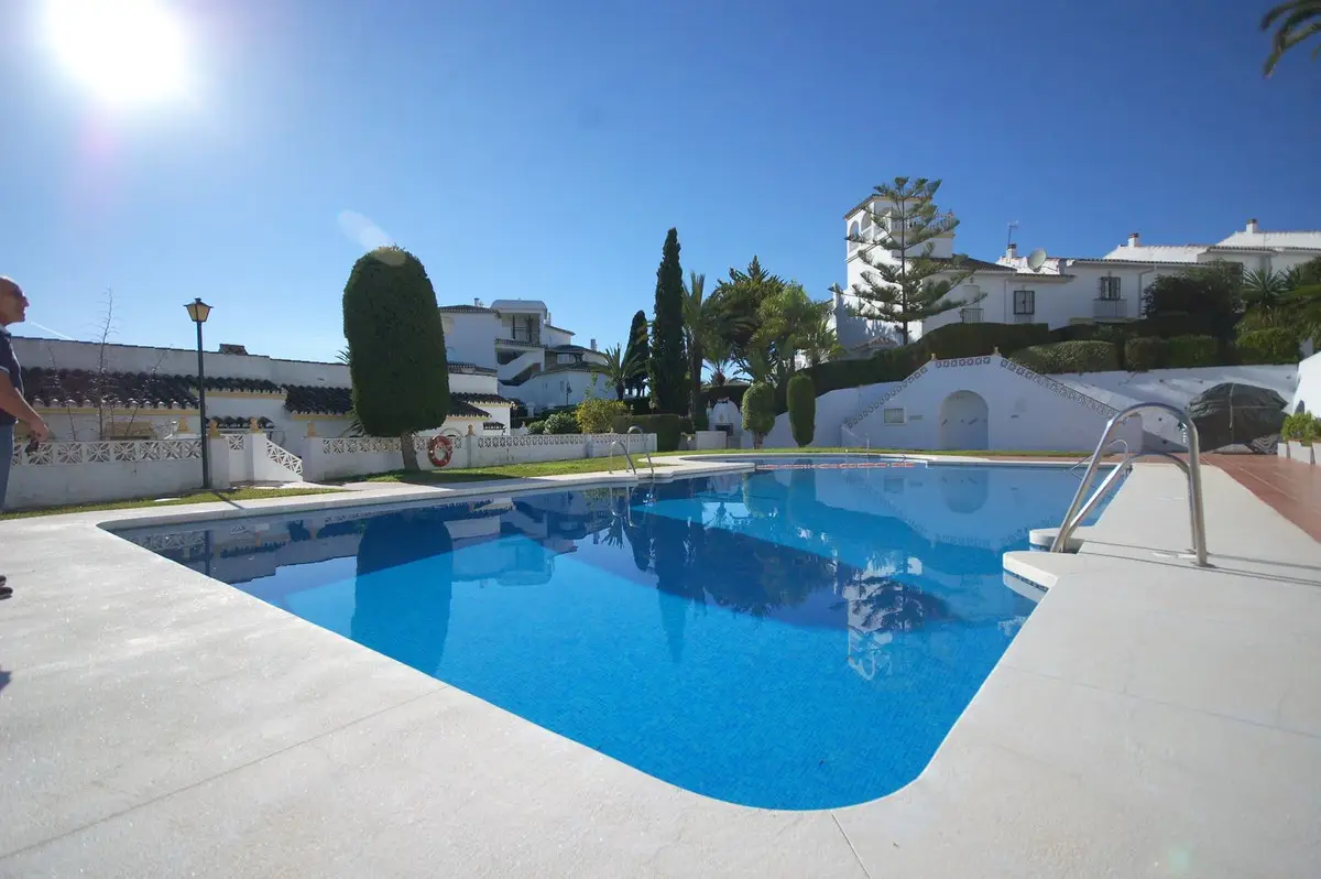 Townhouse for sale in Elviria — photo 1