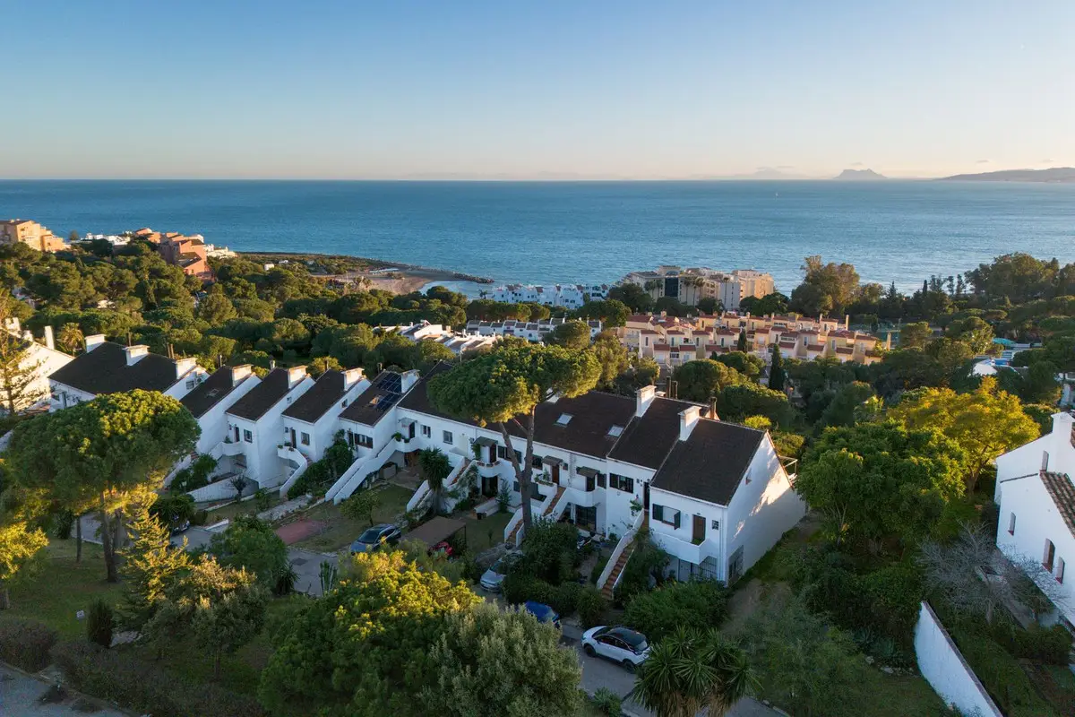 Townhouse for sale in Estepona — photo 1