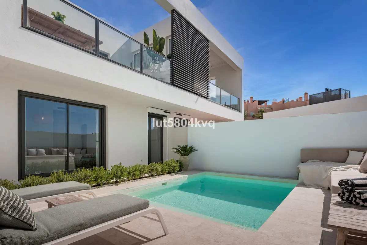 Semi-Detached House for sale in Riviera del Sol — photo 1