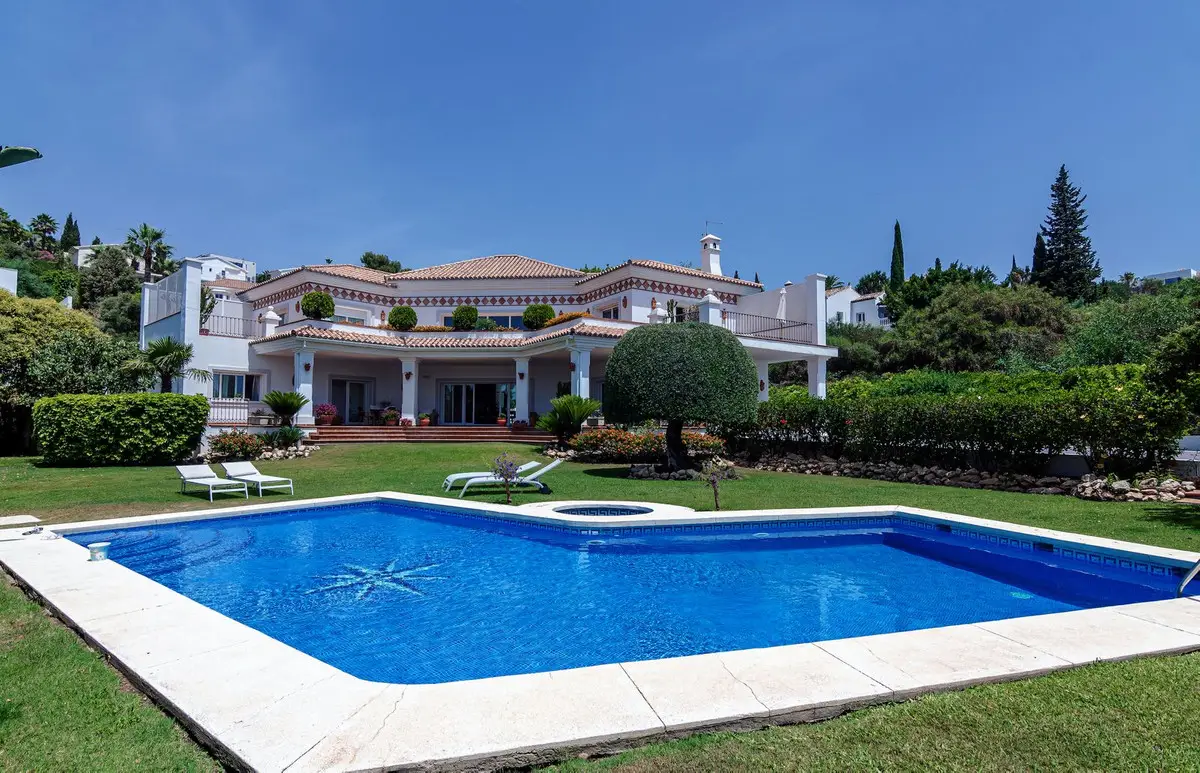 Detached Villa for sale in Benahavís — photo 1