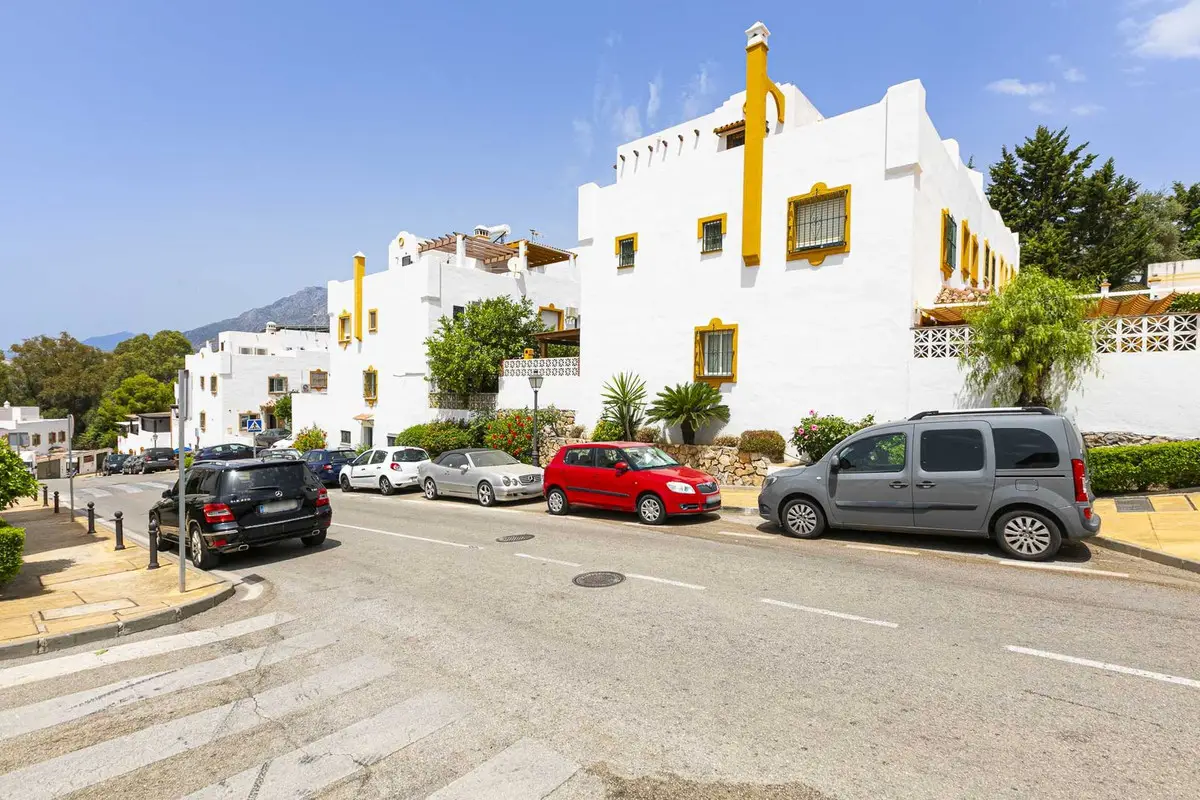 Townhouse for sale in Marbella — photo 1