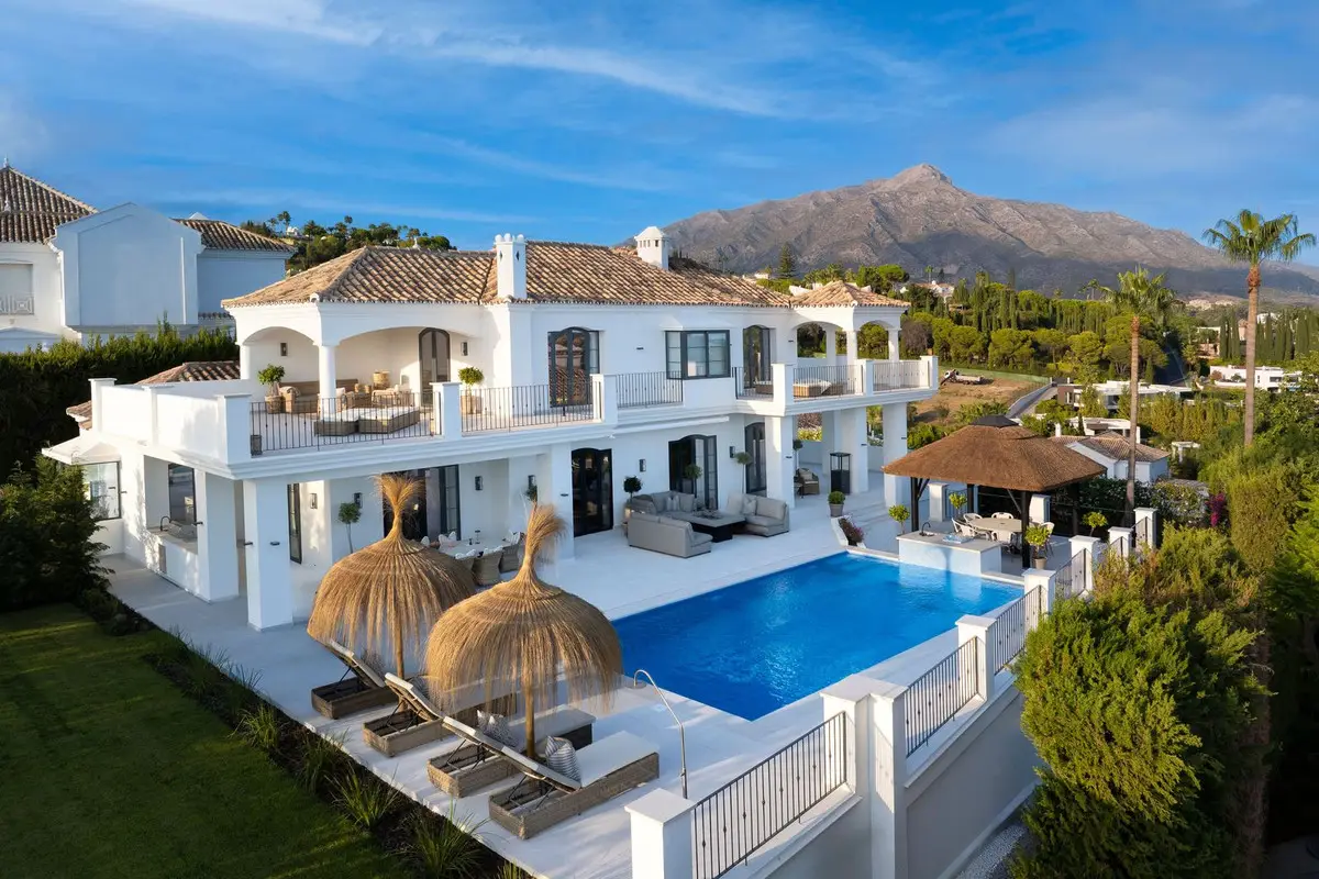 Detached Villa for sale in Nueva Andalucía — photo 1