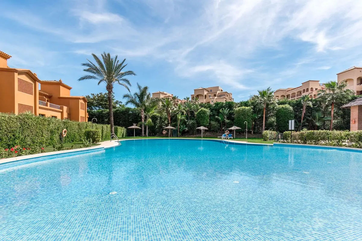Ground Floor Apartment for sale in Estepona — photo 1