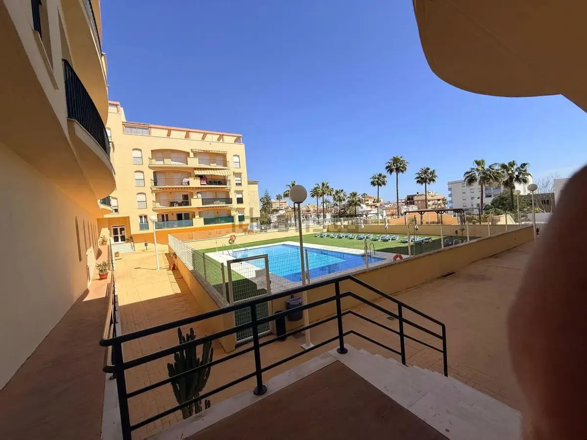 Middle Floor Apartment for sale in San Luis de Sabinillas — photo 1