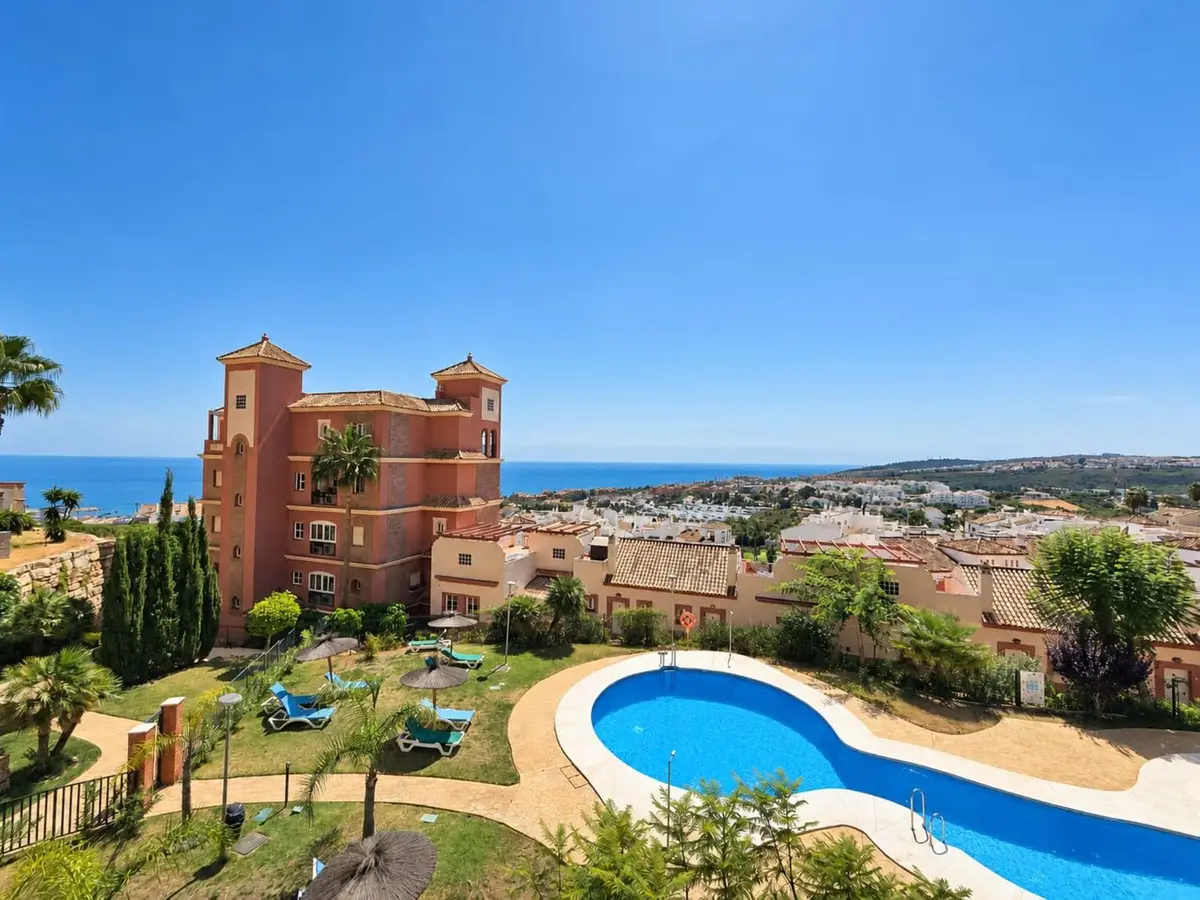 Ground Floor Apartment for sale in La Duquesa — photo 1