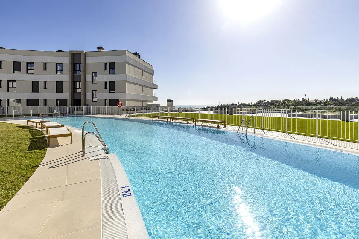 Middle Floor Apartment for sale in Estepona — photo 1