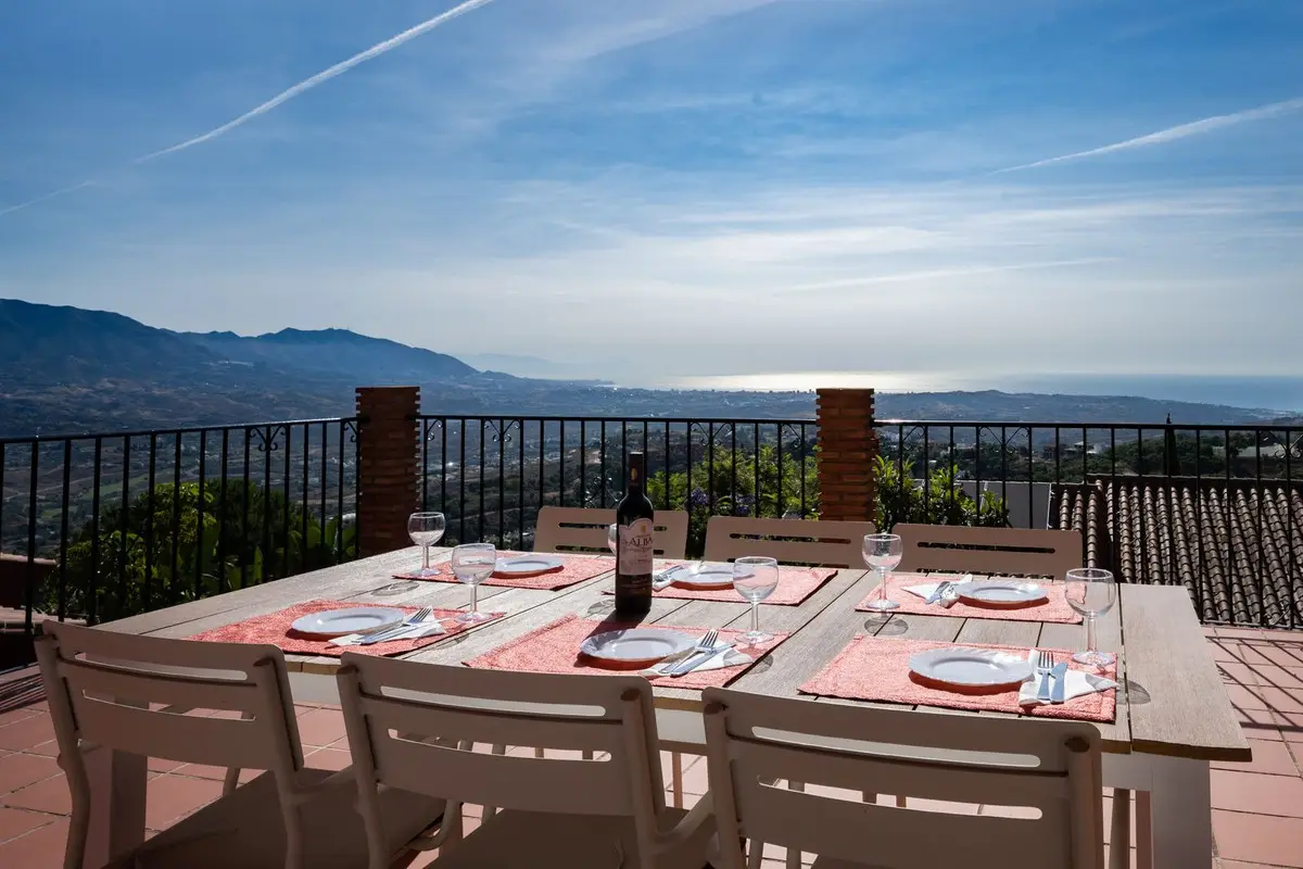 Detached Villa for sale in Elviria — photo 1