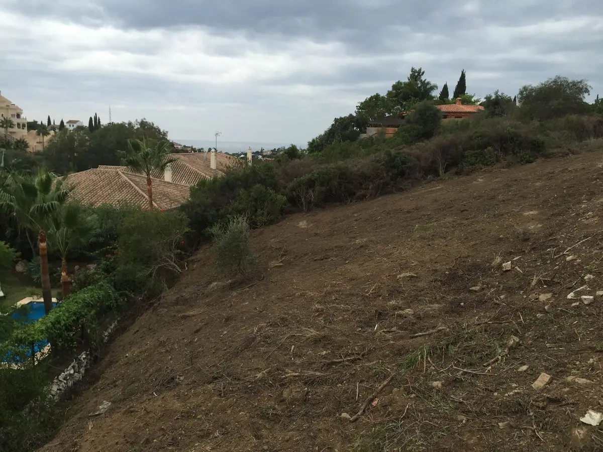 Residential Plot for sale in Elviria — photo 1