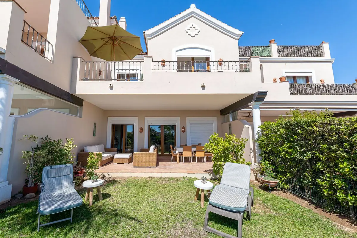 Townhouse for sale in El Paraiso — photo 1