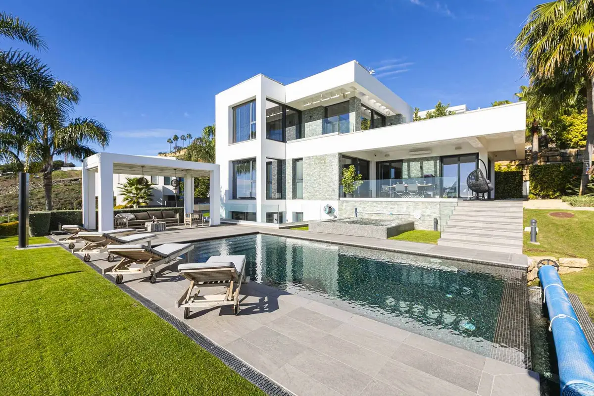 Detached Villa for sale in Benahavís — photo 1