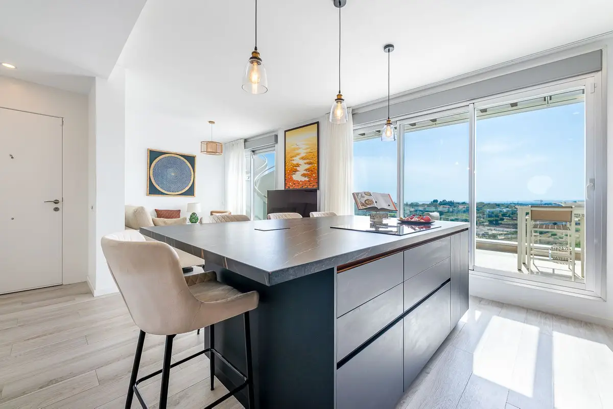 Penthouse for sale in Estepona — photo 1