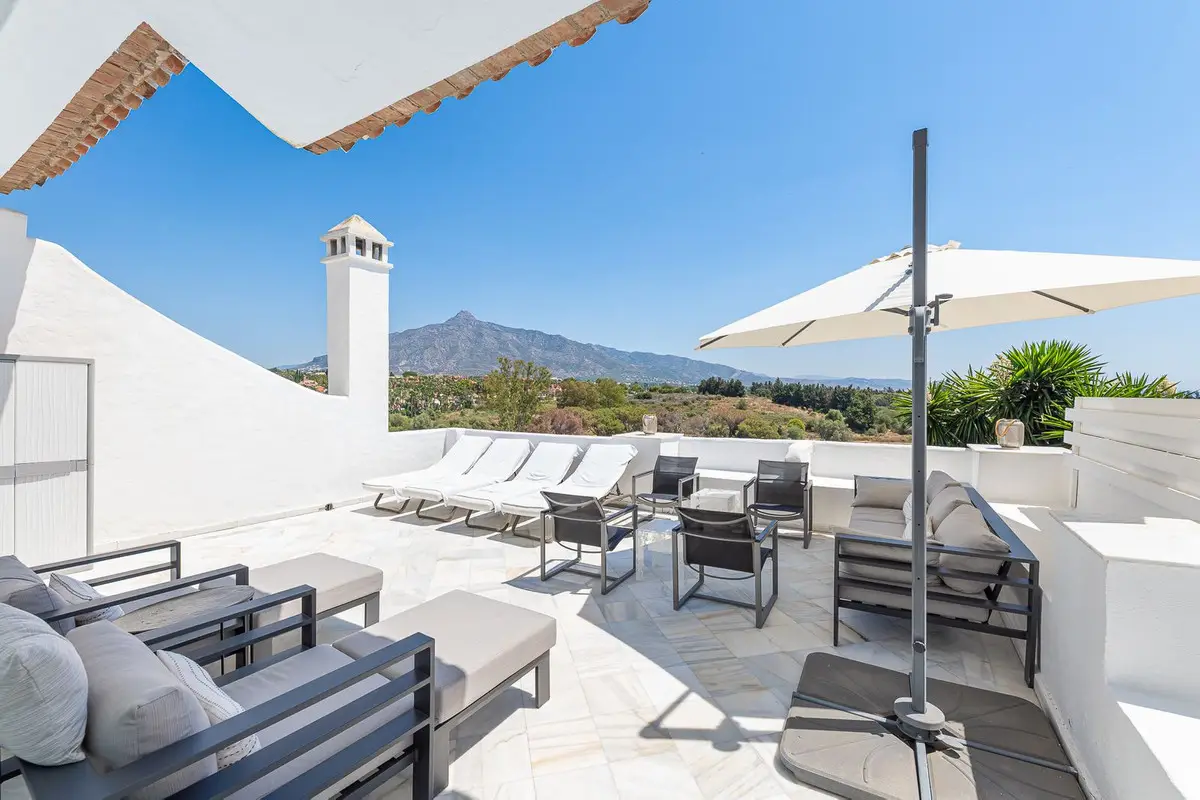 Townhouse for sale in Nueva Andalucía — photo 1