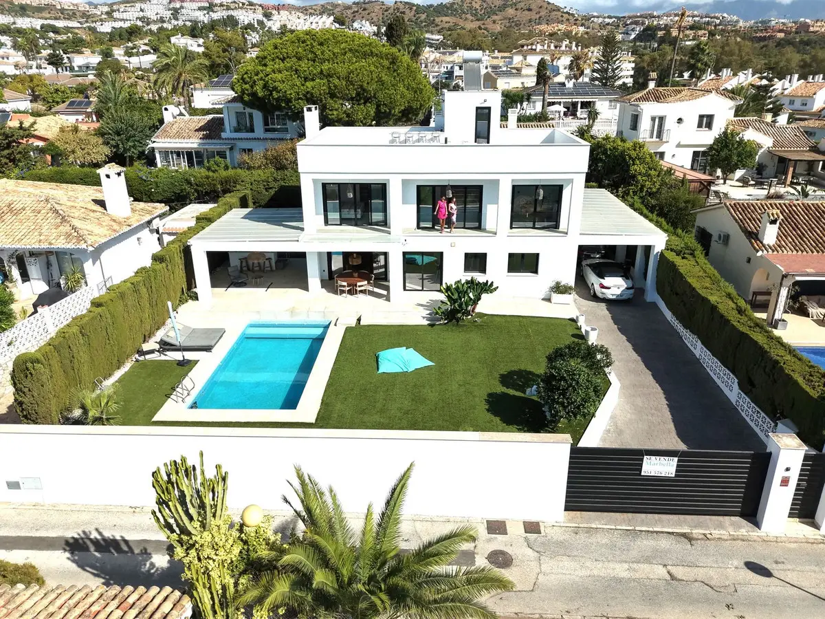 Detached Villa for sale in Calahonda — photo 1