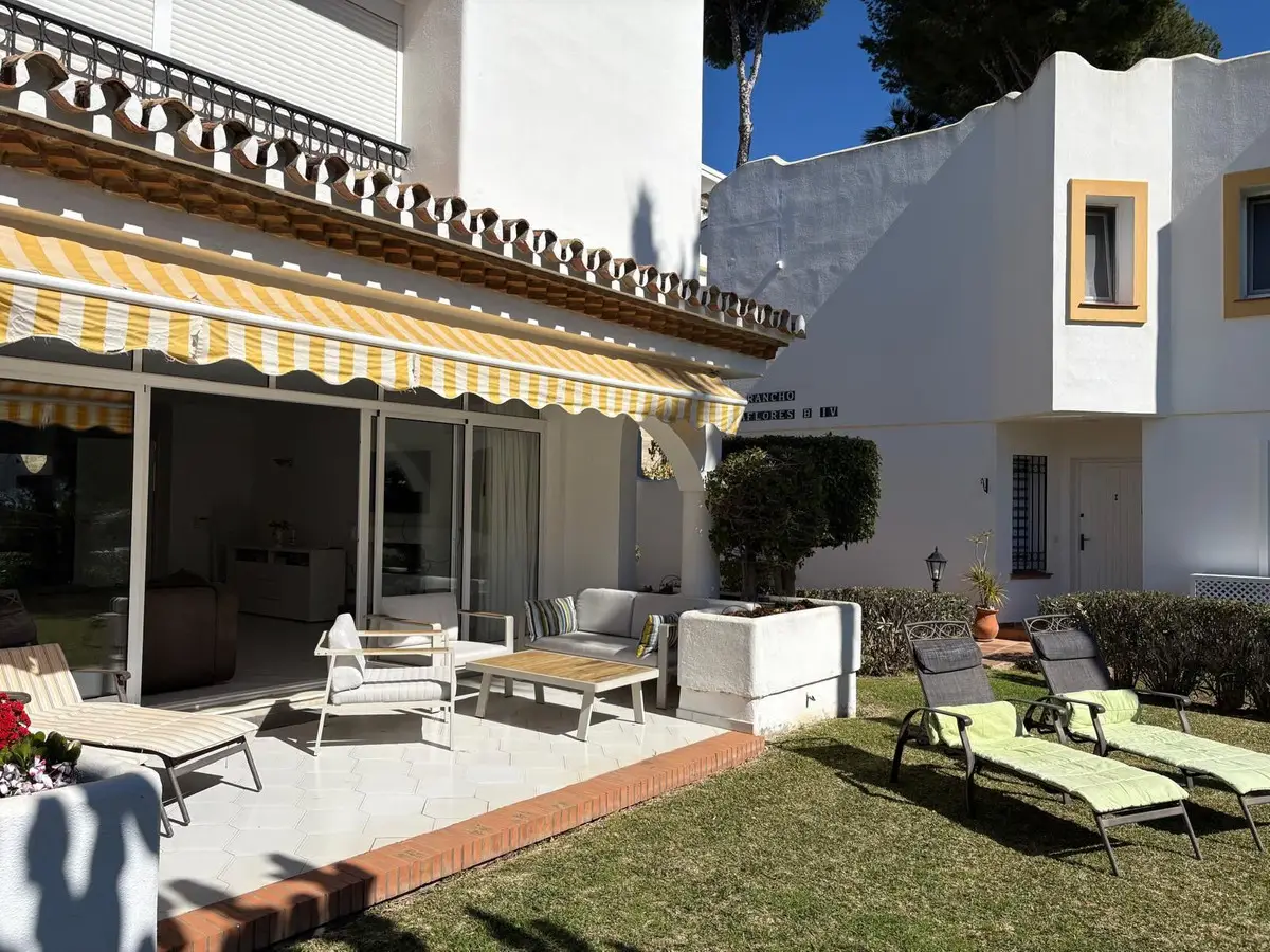 Semi-Detached House for sale in Miraflores — photo 1