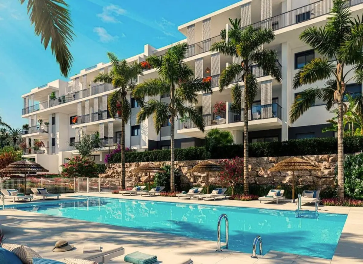 Middle Floor Apartment for sale in Estepona — photo 1