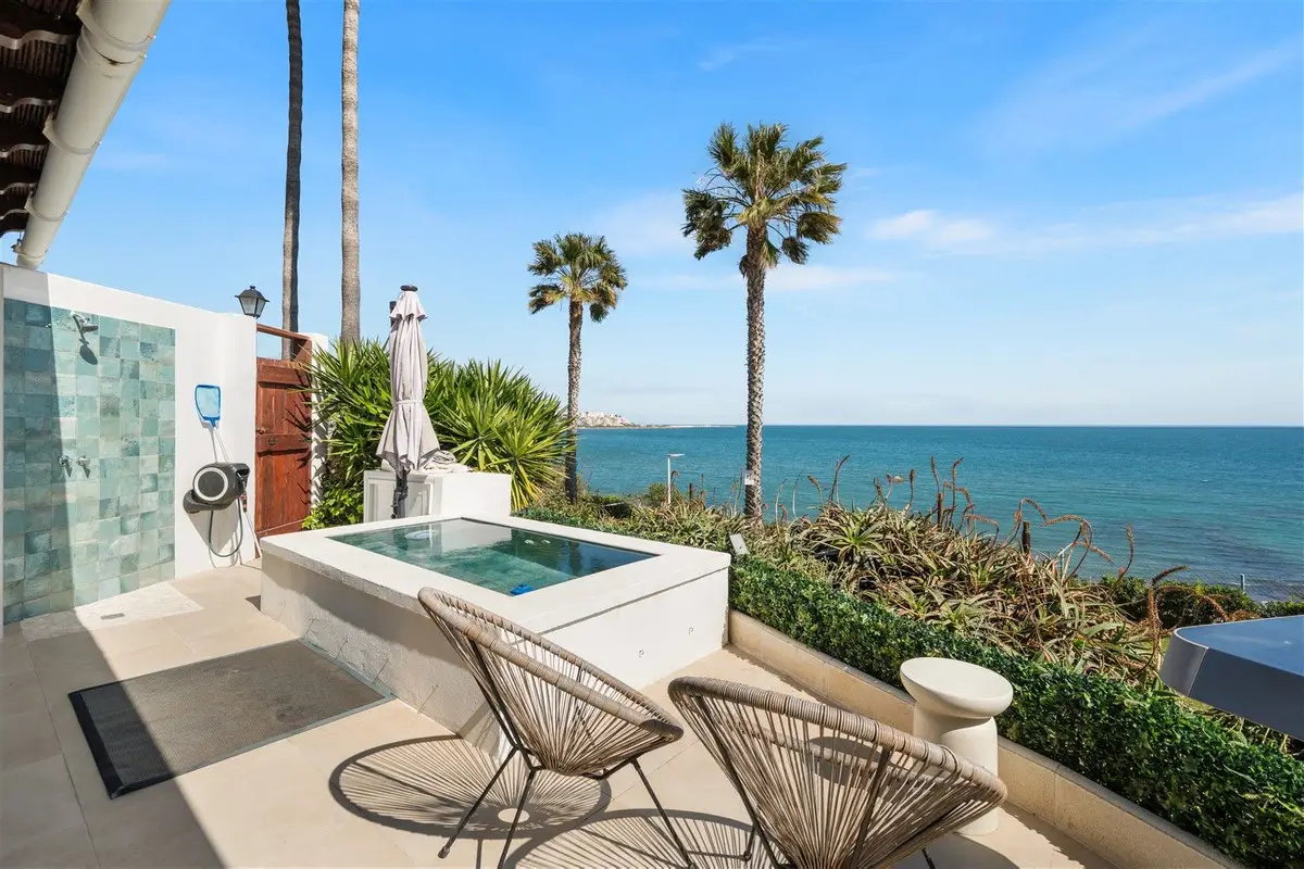 Semi-Detached House for sale in Estepona — photo 1