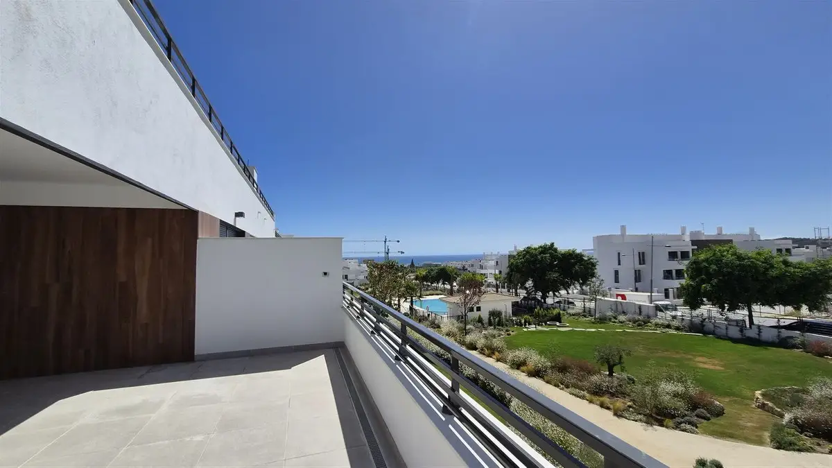 Middle Floor Apartment for sale in Estepona — photo 1
