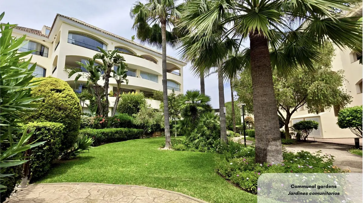 Middle Floor Apartment for sale in Bahía de Marbella — photo 1