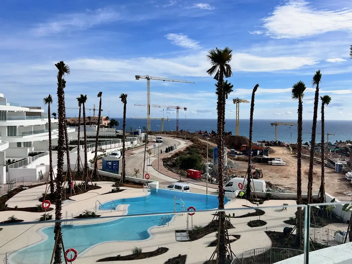 Middle Floor Apartment for sale in La Cala de Mijas — photo 1